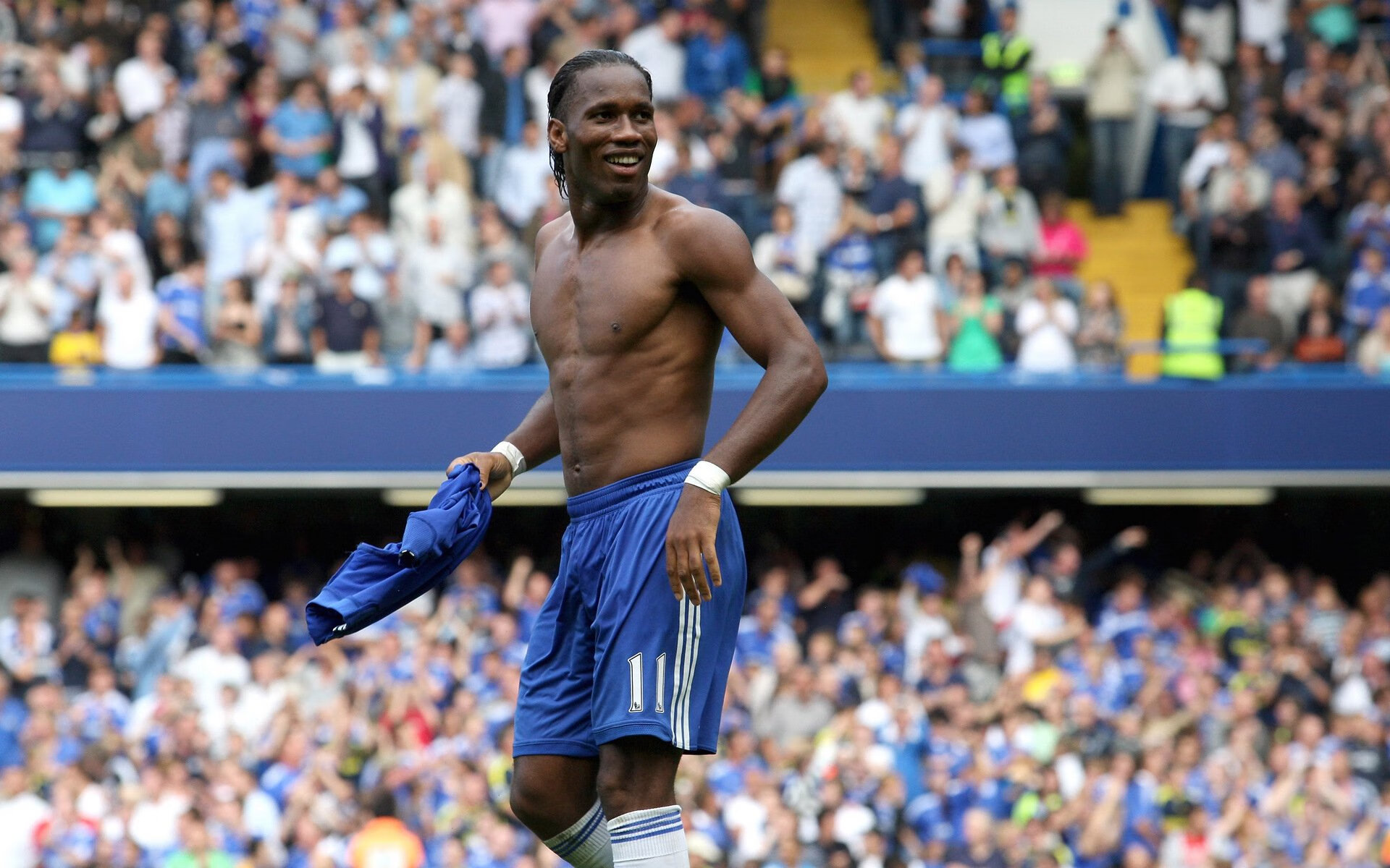 世界杯：出租车司机自发组织“拼车看球模式” 减少醉驾风险